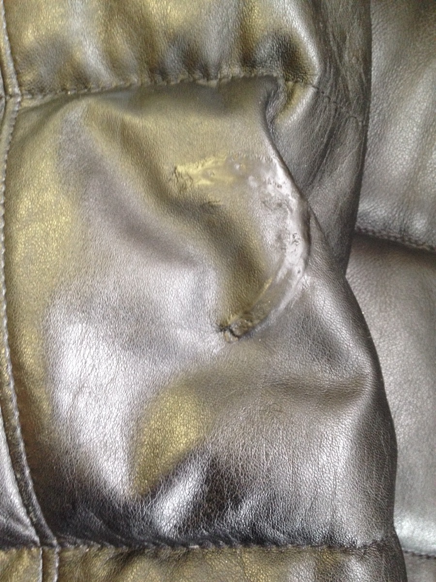 革ジャケット　傷　B３　ソファー、鞄、バッグ、修理、張替、黒ずみ汚れ、クリーニング、色移り、擦り傷、染め直し